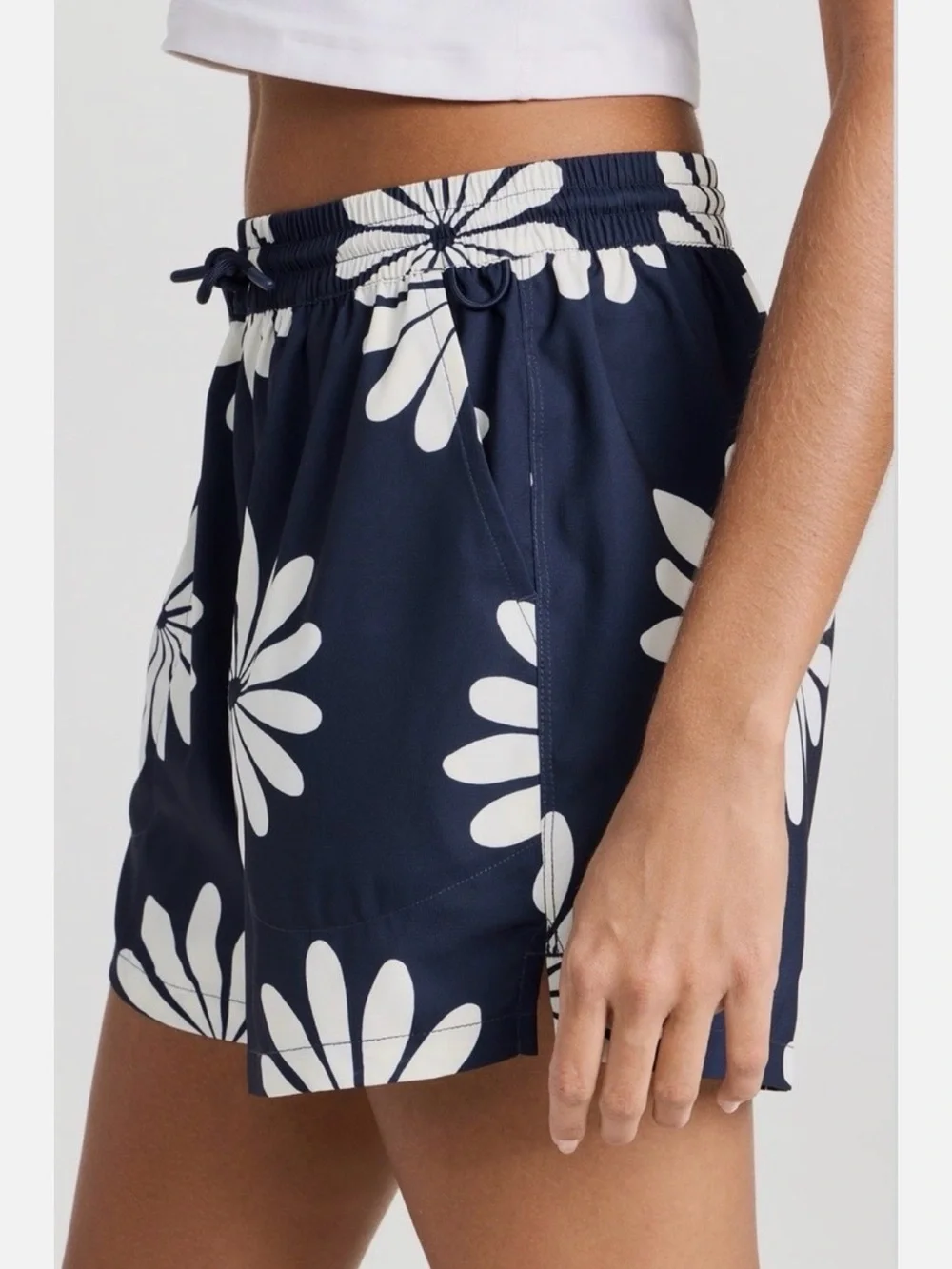 Outdoor Voices SolarCool 3" Women's Shorts Navy Floral Size M - Picture 3 of 4